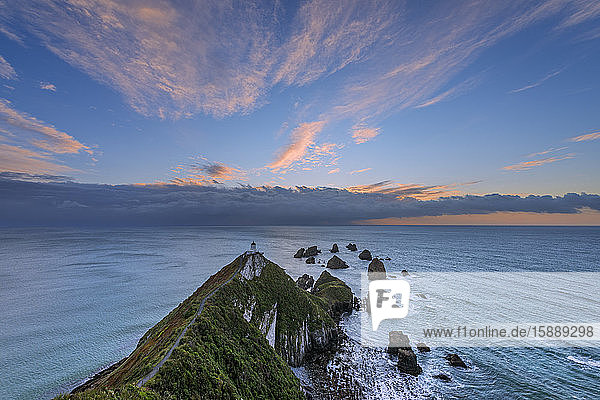 Neuseeland  Otago  Lange Exposition von Nugget Point im launischen Morgengrauen