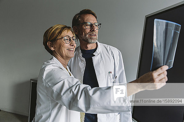 Two doctors discussing x-ray image