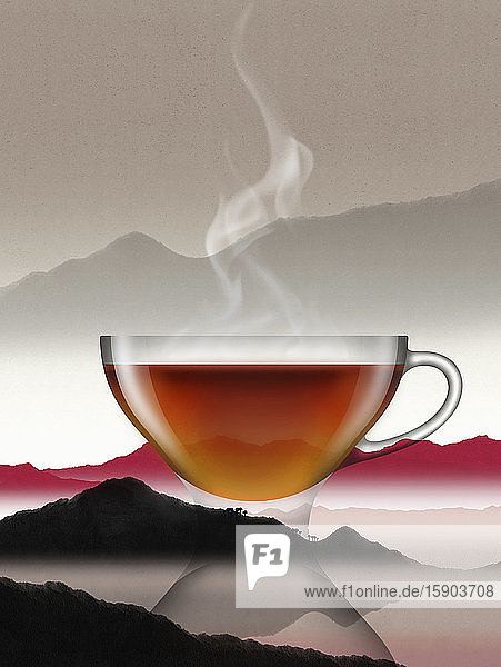 Riesiges Glas Tee in stimmungsvoller Landschaft