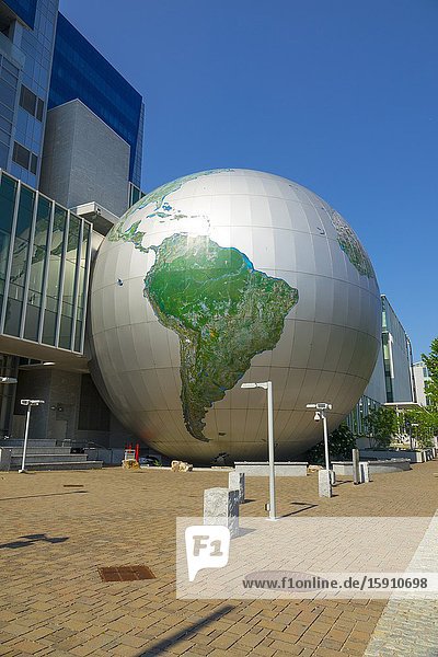 Statue Museum of Natural Science Building in Raleigh a city in NC North Carolina and current state capitol capital statehouse.