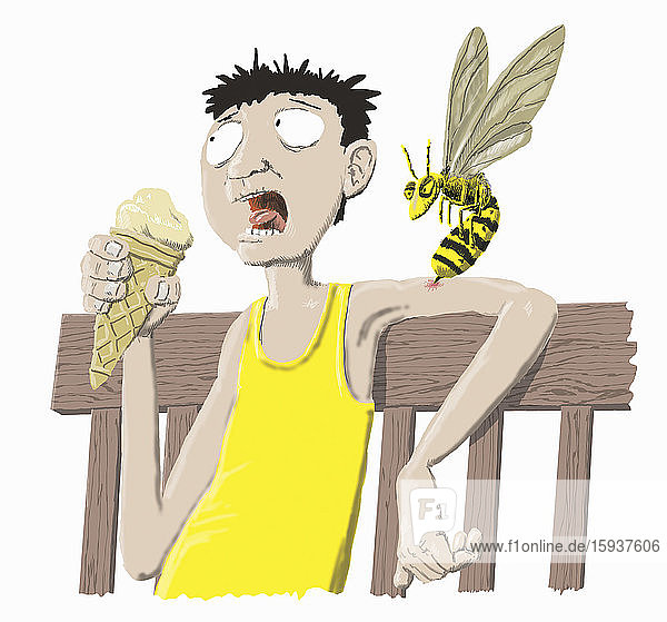 Mann wird beim Eisessen von einer Wespe gestochen