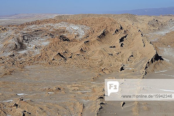 Verwitterte Berglandschaft im Valle de la Luna  Mirador de Kari  San Pedro de Atacama  Region Antofagasta  Chile  Südamerika
