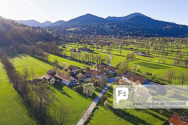 Siedlung Oberreut bei Gaißach  Isarwinkel  Drohnenaufnahme  Oberbayern  Bayern  Deutschland  Europa