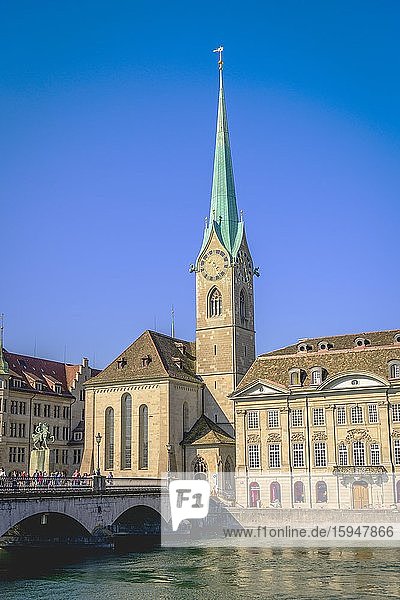 Kirche Fraumünster  Münsterbrücke und Fluss Limmat  Züricher Altstadt  Zürich  Kanton Zürich  Schweiz  Europa