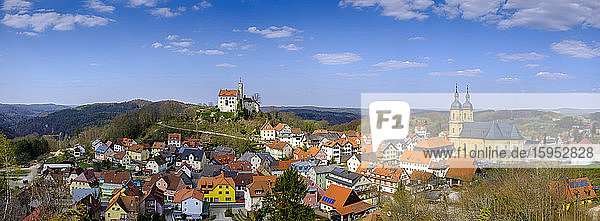 Deutschland  Bayern  Gossweinstein  Panorama einer ländlichen Stadt