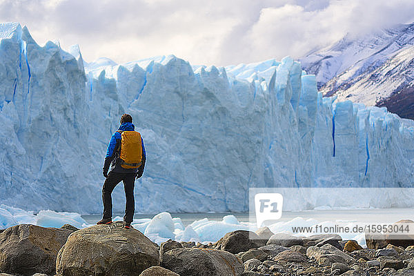 Man in front of Perito Moreno Glacier  El Calafate  Los Glaciares National Park  Patagonia  Argentina