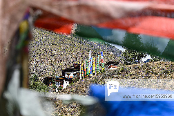 Blick auf den Tamchog Lhakhang-Tempel  Paro  Bhutan