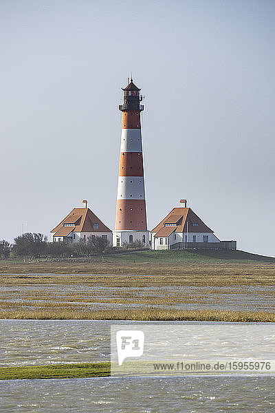 Deutschland  Schleswig-Holstein  Westerhever  Westerheversand Leuchtturm gegen klaren Himmel