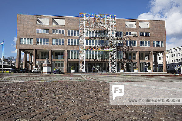Deutschland  Nordrhein-Westfalen  Dortmund  Friedensplatz und neues Rathaus