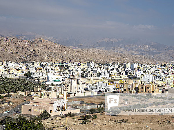 Neubau und Gestaltung in der Stadt Quriyat  Sultanat Oman  Naher Osten