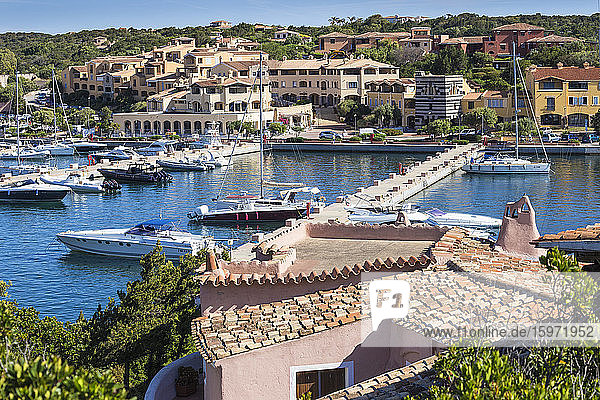 Ansicht des Yachthafens  Porto Cervo  Costa Smeralda  Provinz Sassari  Sardinien  Italien  Mittelmeer  Europa