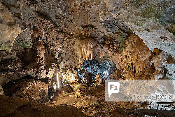 Wat Suwan Kuha (Höhlentempel)  Buddha-Höhle in Phang Nga  Thailand  Südostasien  Asien