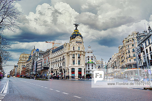 Das berühmte Gebäude Edificio Metropolis in Madrid Stadt an der Gran Via Straße  Madrid  Spanien  Europa