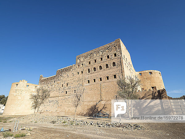 Außenansicht der Burg von Jabreen  einer Festung aus dem 17. Jahrhundert in der Nähe von Bahla  Sultanat Oman  Naher Osten