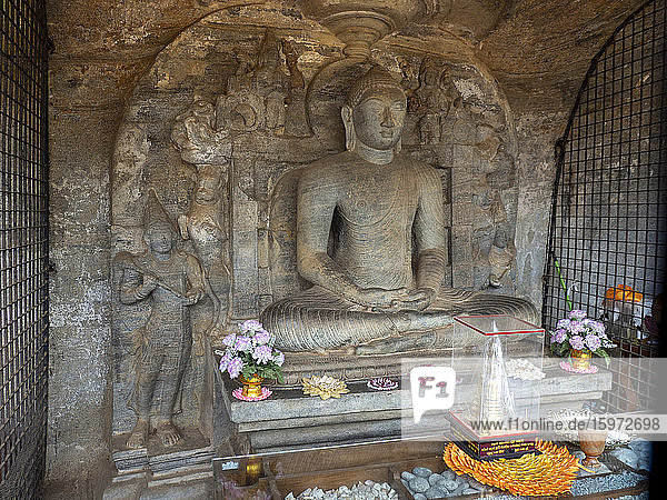 Vidyhadhara Guha im Inneren des Gal Viharaya  UNESCO-Weltkulturerbe  Polonnaruwa  Sri Lanka  Asien