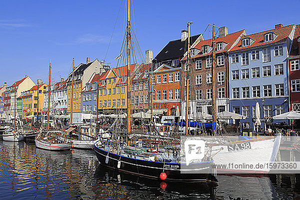 Boote auf dem Nyhavn-Kanal  Kopenhagen  Seeland  Dänemark  Skandinavien  Europa