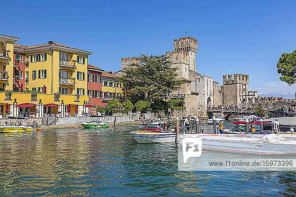 View of boats and Castello di Sirmione on a sunny day  Sirmione  Lake Garda  Brescia  Lombardy  Italian Lakes  Italy  Europe