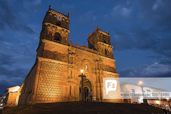 Kathedrale von Barichara bei Nacht  Barichara  Santander  Kolumbien  Südamerika