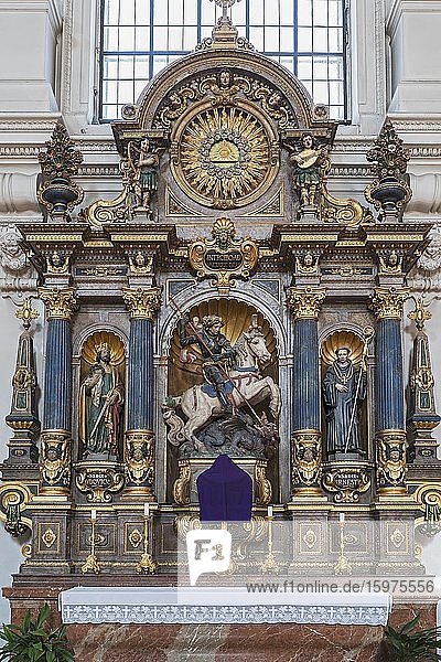 Seitenaltar mit Heiligenfiguren und dem Drachentöter St. Michael neue Pfarrkirche St. Margaret Sendling München Oberbayern Bayern Deutschland Europa