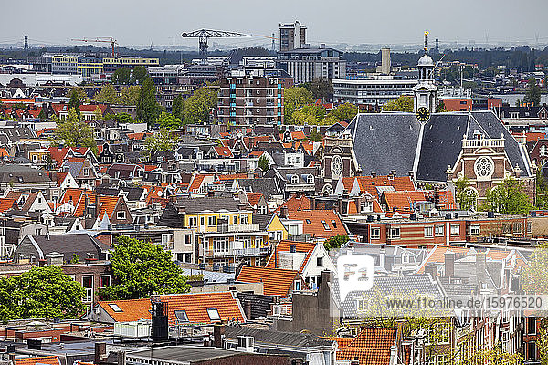 Niederlande  Nordholland  Amsterdam  Luftaufnahme des Viertels Jordaan mit Noorderkerk im Hintergrund