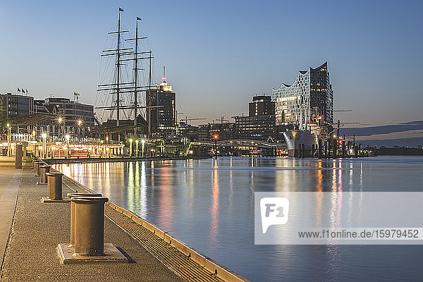 Germany  Hamburg  Bollards along Saint Pauli Piers with Rickmer Rickmers ship and Elbphilharmonie in background