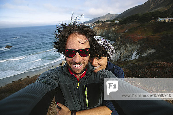 USA  California  Couple taking selfie on Pacific Coast