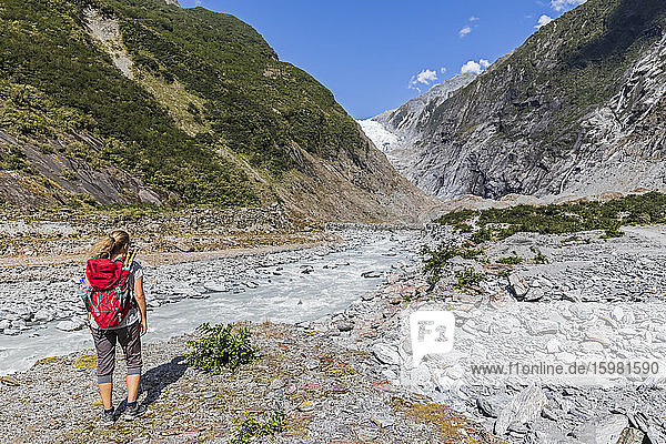 New Zealand  Westland District  Franz Josef  Female backpacker hiking in Franz Josef Glacier