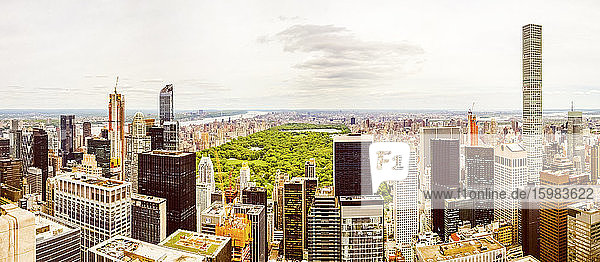 USA  New York  New York City  Panorama of skyscrapers surrounding Central Park