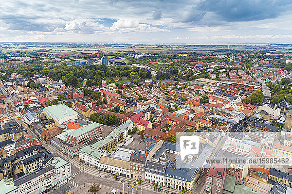Schweden  Schonen  Lund  Luftaufnahme der historischen Altstadt mit klarer Horizontlinie im Hintergrund