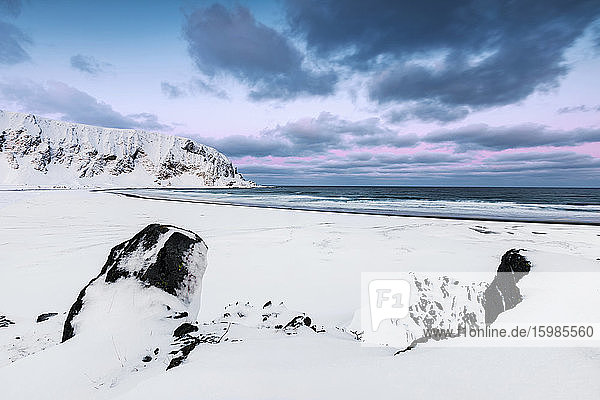 Küstenlandschaft im Winter  Berlevag  Norwegen