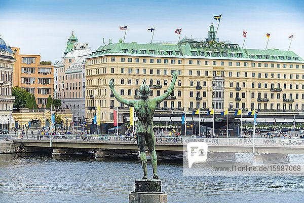 Sweden  Sodermanland  Stockholm  Back of Solsangaren statue with bridge and luxurious hotel in background