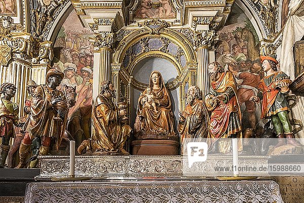 Figurengruppe  Anbetung der heiligen drei Könige  barocke Wallfahrtskirche Santuario Santa Maria del Monte  Sacro Monte di Varese  UNESCO Weltkulturerbe  Santa Maria del Monte  Varese  Lombardei  Italien  Europa