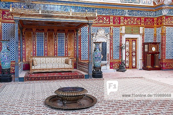 Halle des Herrschers mit goldenem Sofa  Hünkâr Sofasõ  Prunksaal im Topkapi Palast  Istanbul  Türkei  Asien