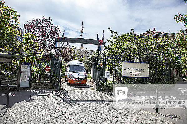 Krankenwagen aus dem Krankenhaus Chardon Lagache in Paris 75016
