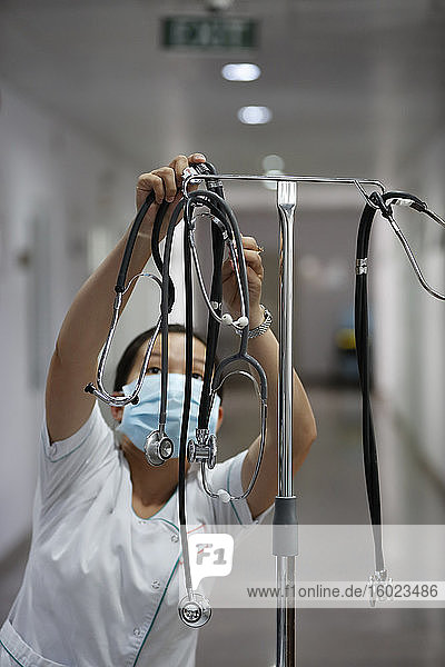 Krankenhausarzt mit Stethoskop