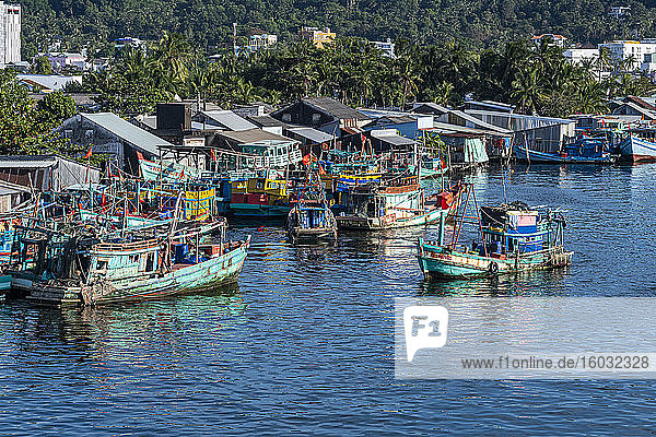 Fischerboote im Fischerhafen von Duong Dong  Insel Phu Quoc  Vietnam  Indochina  Südostasien  Asien