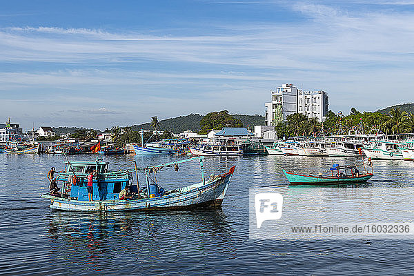 Fischerboot im Fischerhafen von Duong Dong  Insel Phu Quoc  Vietnam  Indochina  Südostasien  Asien