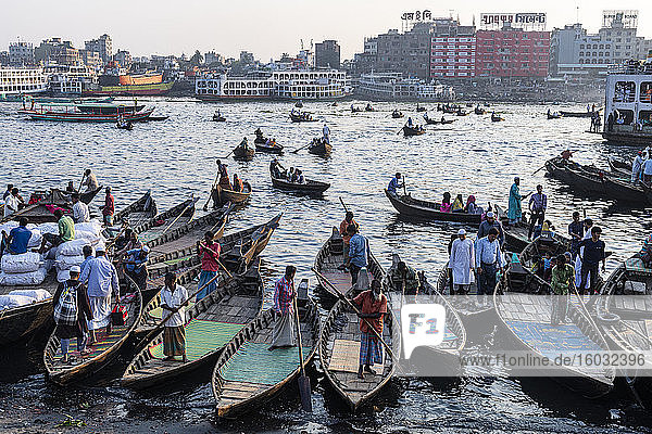 Passenger Canoes in the port of Dhaka  Bangladesh  Asia
