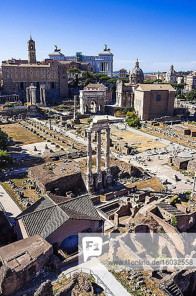 Römisches Forum vom Palatinhügel aus gesehen  UNESCO-Weltkulturerbe  Rom  Latium  Italien  Europa