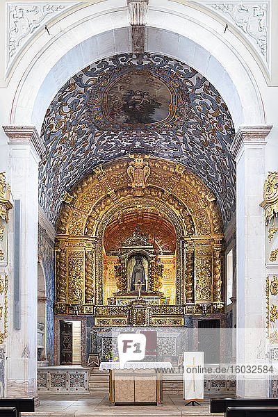 Barockes Interieur der Kapelle des Espinheiro-Klosters  Evora  Alentejo  Portugal  Europa