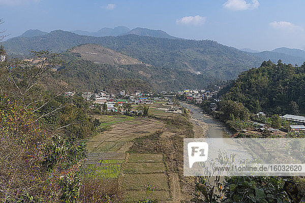 Dorf in den Bergen von Manipur  Indien  Asien