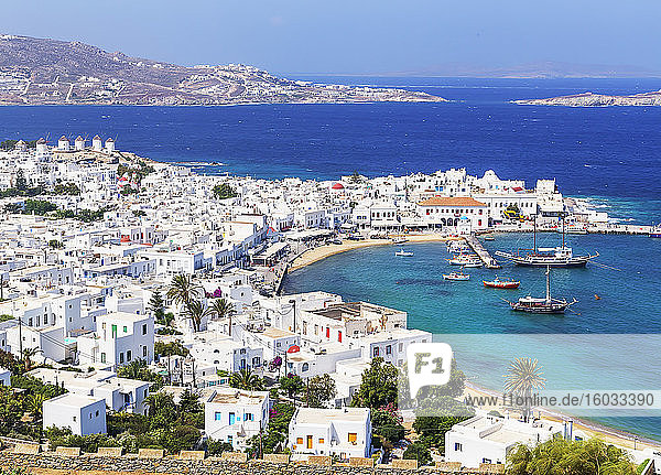 Mykonos Stadt und alter Hafen  erhöhte Ansicht  Mykonos  Kykladen-Inseln  Griechische Inseln  Griechenland  Europa