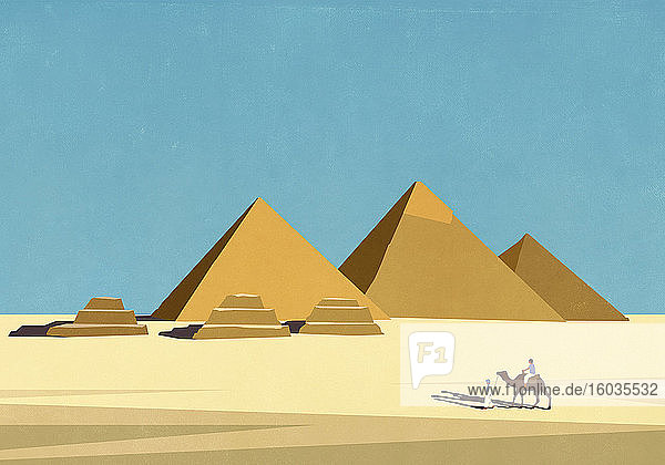 Reisende mit Kamel vor ägyptischen Pyramiden in sonniger Wüste