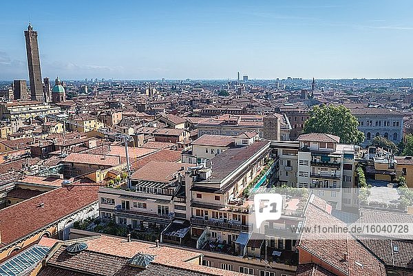 Bologna  Hauptstadt und größte Stadt der Region Emilia Romagna in Norditalien - Blick von der Basilika San Petronio.
