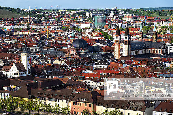Deutschland  Franken  Bayern  Würzburg  Blick auf die Altstadt von der Festung Marienberg