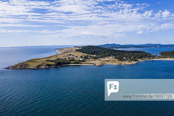 USA  Washington  San Juan Island  Luftaufnahme der Inselküste