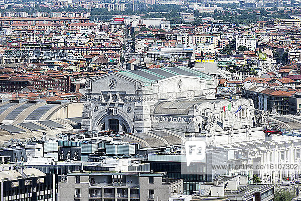 Italien  Lombardei  Mailand  Stadtbild mit Hauptbahnhof
