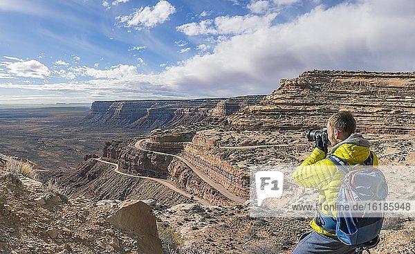 Photographer  tourist at the Moki Dugway  serpentines through steep face of the Cedar Mesa  view of the Valley of the Gods  Bears Ears National Monument  Utah State Route 261  Utah  USA  North America
