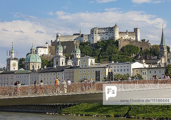 Lovely castles on the Makartsteg above the Salzach  Hohensalzburg Fortress  Salzburg  Province of Salzburg  Austria  Europe