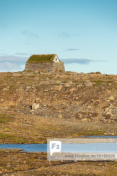Alte Schutzhütte am Paß auf der Steingrímsfjarðarheiði  bei Hólmavík  Westfjorde  Nordwestisland  Island  Europa
